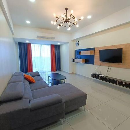 Апартаменты Joyful Sitiawan Skygarden Swimming Pool Сери-Манджунг Экстерьер фото